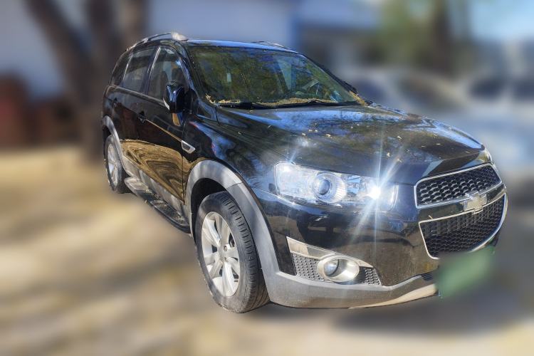 Used Chevrolet Captiva 2014 2.4L 4x4 Flagship Edition 7 Seats Front Right 45 Deg