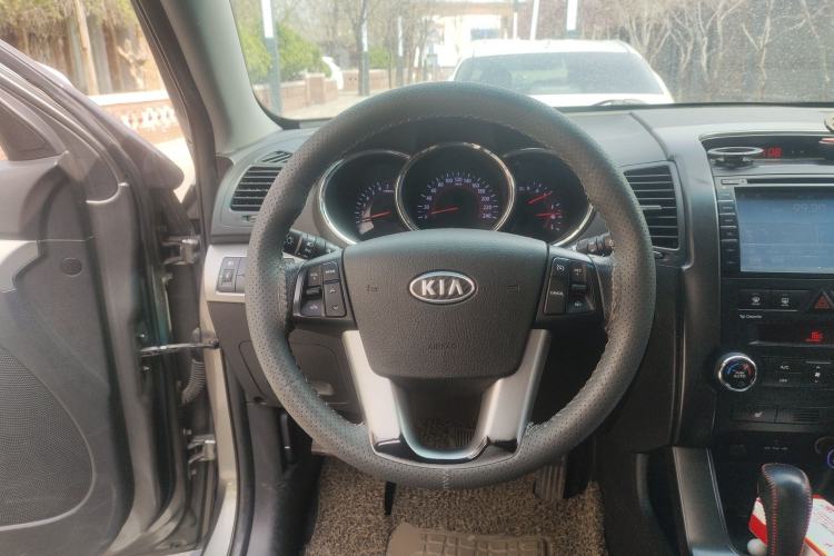 Used Kia Sorento 2012 2.4L Gasoline Luxury Edition Steering Wheel