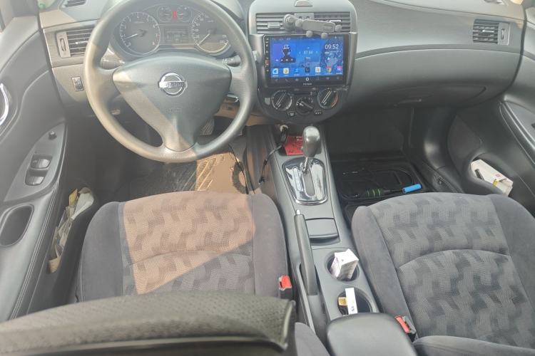 Used Nissan Tiida 2011 1.6L CVT Comfort Model Center Console