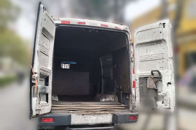 Used Iveco Daily 2017 2.8T V40 Cargo Van Mid-Roof 3/6 Seats 43S5