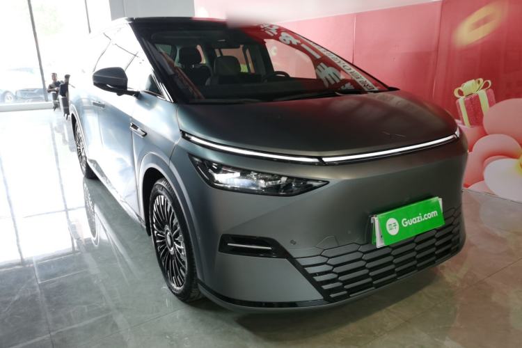 Used XPeng X9 2025 740 Ultra-Long Range Max Front Right 45 Deg