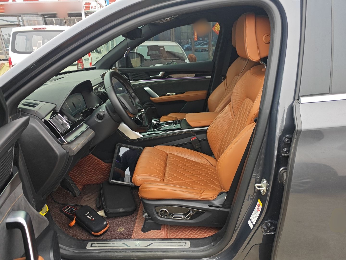 المقاعد الأمامية داخل السيارة