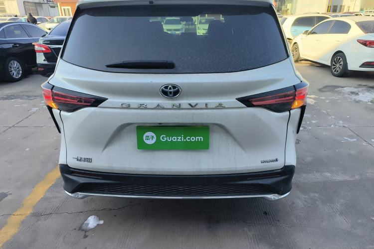 Used Toyota Granvia 2023 2.5L Hybrid Comfort Edition
