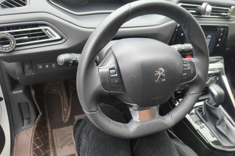 Used Peugeot 308 2019 1.6L Automatic Luxury Version China V Standard Steering Wheel