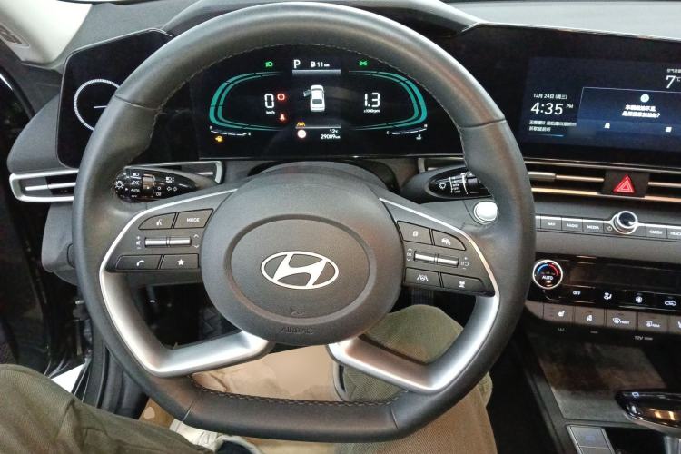 Used Hyundai Elantra 2023 1.5L CVT LUX Prestige Edition