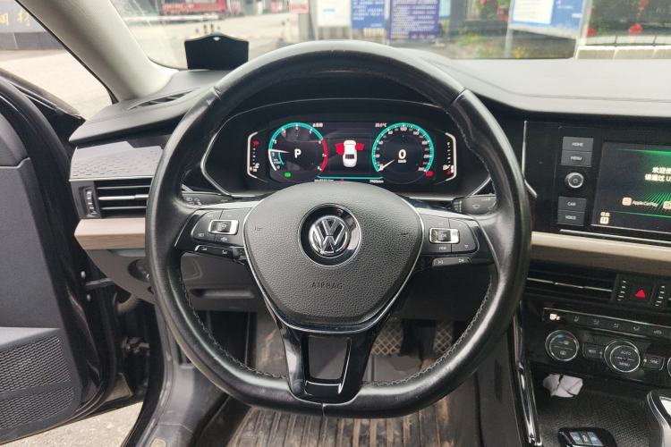 Used Volkswagen Passat 2019 330TSI Luxury Edition China VI Standard