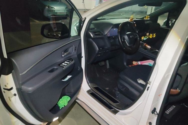 Used Toyota Granvia 2024 2.5L Hybrid Prestige PLUS Four-Wheel Drive Version
