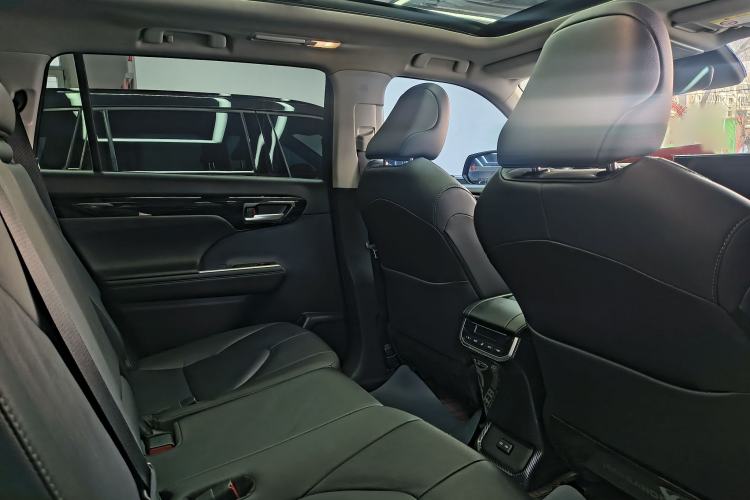 Used Toyota Highlander 2022 Dual-Engine 2.5L Four-Wheel Drive Prestige Version 7 Seats Interior 8