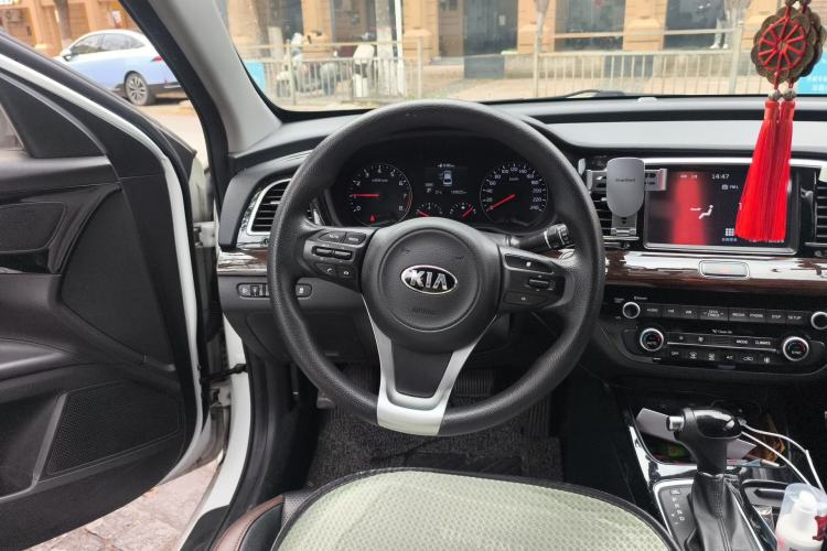 Used Kia K3 (Kai Shen) 2017 1.8L Automatic GLS Steering Wheel