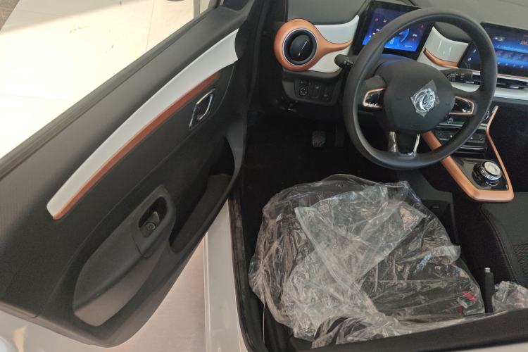 Used Dongfeng NAMMI BOX 2022 Chasing Wind Edition 331KM Advanced Model Driver Seat