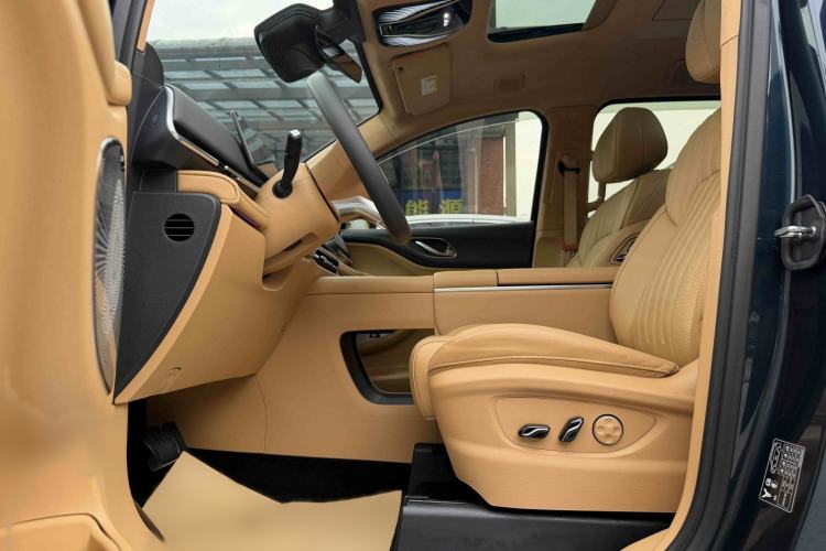 Used VOYAH Dream 2025 PHEV Four-Wheel-Drive Flagship Version – Qiankun Edition Interior 9