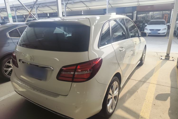 Used Mercedes-Benz B-Class 2015 B 200 Fashion Model Rear Right 45 Deg