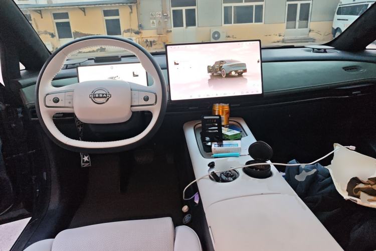Used Nissan N7 2025 625 Max Center Console
