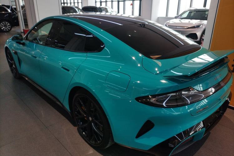 Used Xiaomi Auto SU7 2024 Four-Wheel Drive Ultra-Long Range Advanced Intelligent Driving Max Edition
