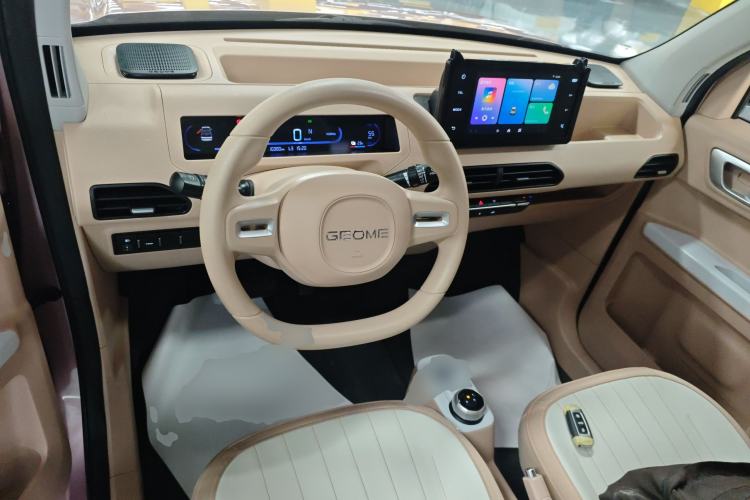 Used Geely Galaxy Panda 2023 Panda Mini 200km Endurance Bear
