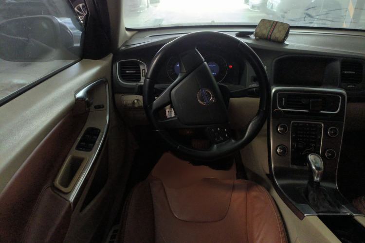 Used Volvo V60 2013 T5 Comfort Edition Steering Wheel