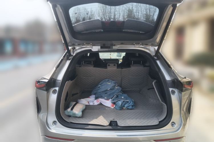 Used CHANGAN OSHAN Z6 2023 Blue Whale 2.0T Automatic Zhiyuan Model Trunk