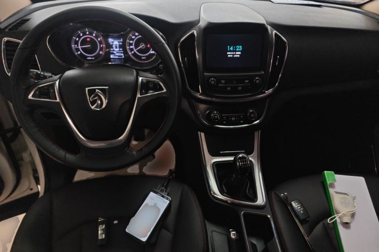 Used Baojun 560 2016 1.8L Manual Luxury Edition Center Console