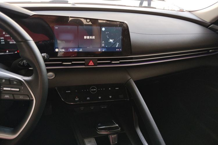 Used Hyundai Elantra 2022 1.5L CVT LUX Black Knight Limited Edition Center Console