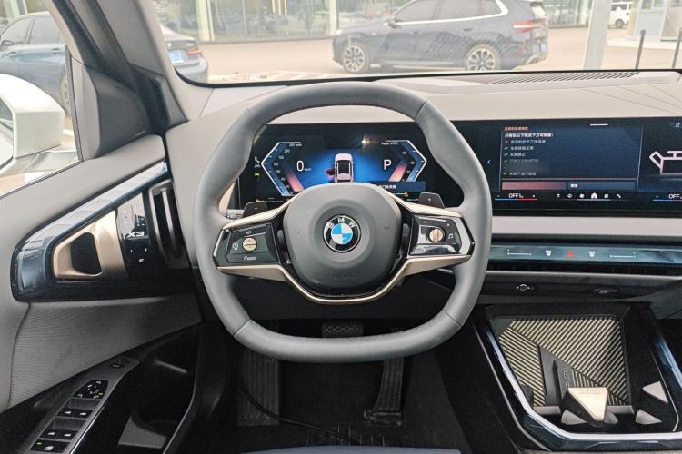 Used BMW X3 2025 xDrive25L Luxury Package Steering Wheel