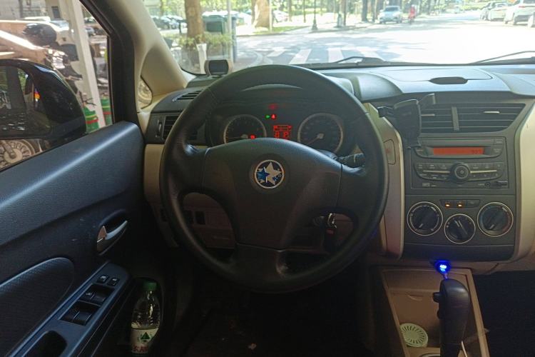 Used Venucia R50 2013 1.6L Automatic Fashion Edition
