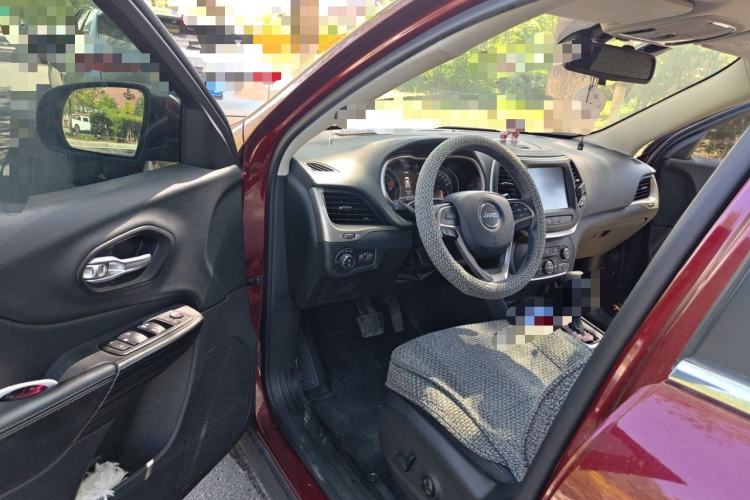 Used Jeep Cherokee 2016 2.0L Superior Edition
