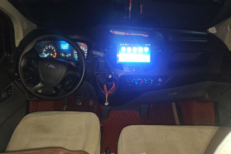Used Ford Transit 2022 2.0T Gasoline Multi-Purpose Commercial Vehicle Mid-Drive Low-Roof Design with Dual Rear Doors Meeting China VI Emission Standards
