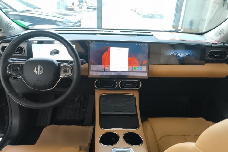 Used Leapmotor C11 2024 All-Electric 580 Luxury Edition Center Console