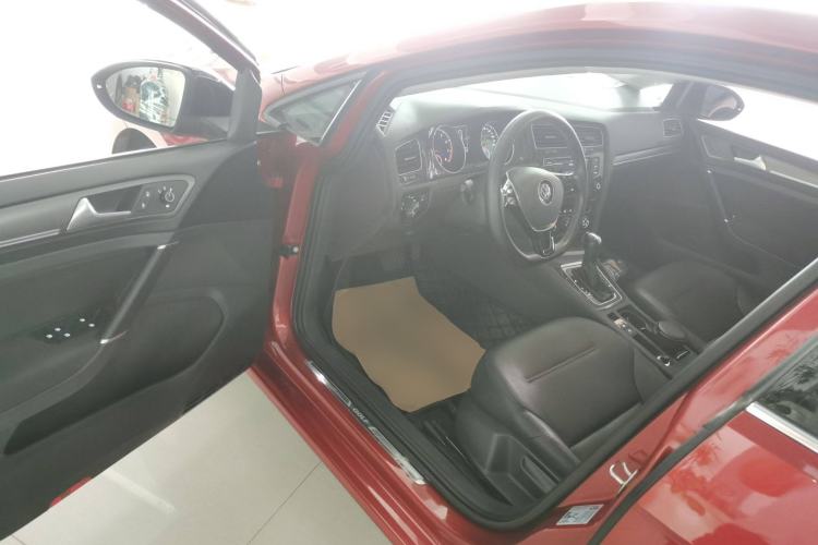 Used Volkswagen Golf 2017 1.6L Automatic Comfort Million-Vehicle Anniversary Edition