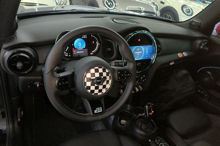 Used MINI 2023 1.5T COOPER Midnight Escape Special Edition Center Console