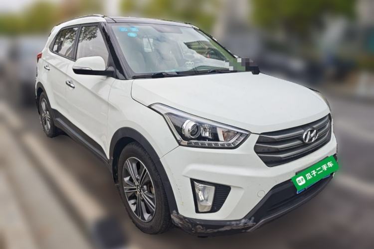 Used Hyundai ix25 2015 1.6L Automatic Two-Wheel-Drive Deluxe DLX Model Front Right 45 Deg