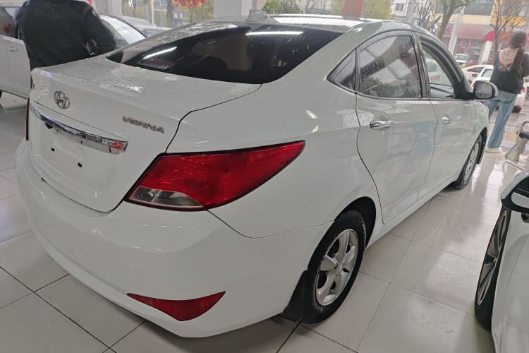 Used Hyundai Verna (older generation) 2014 1.4L Automatic Leading-Edge GLX Rear Right 45 Deg