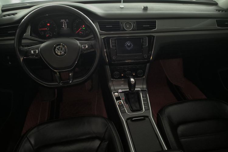 Used Volkswagen Passat 2017 330TSI DSG Luxury Edition Center Console