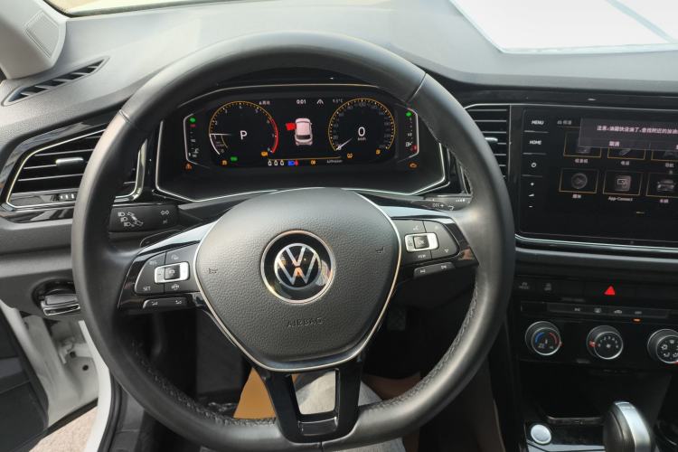 Used Volkswagen T-ROC 2021 280TSI DSG Two-Wheel Drive Comfort Connect Edition