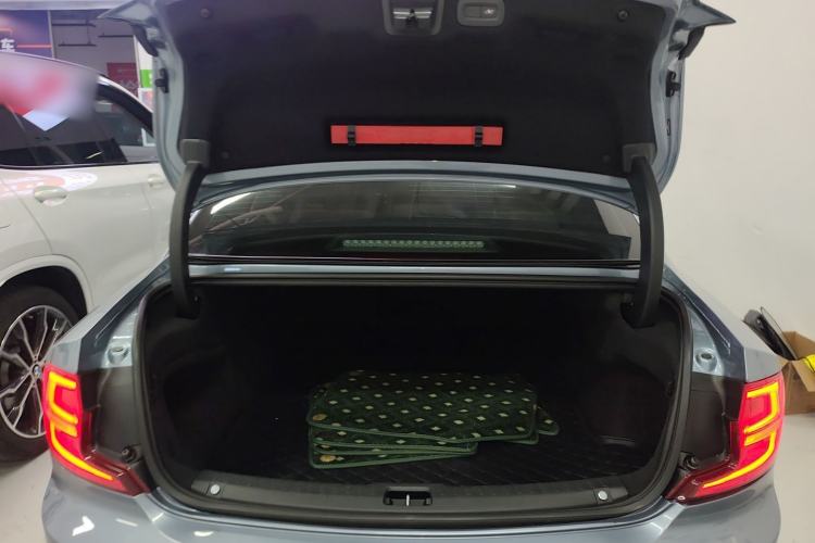 Used Volvo S90 2018 T4 Zhiyuan Edition Trunk