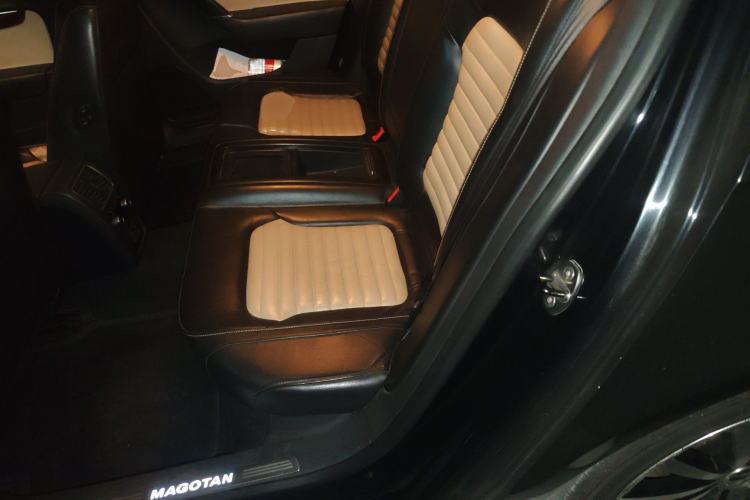 Used Volkswagen Magotan 2012 3.0 FSI Flagship Edition Left Rear Seat