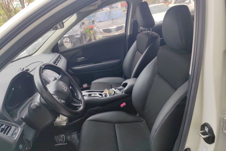 Used Honda Vezel 2022 1.5L CVT Phantom Night Pioneer Edition Left Front Seat