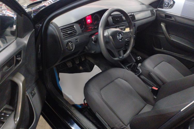 Used Volkswagen Santana 2016 1.6L Manual Fashion Edition Driver Seat