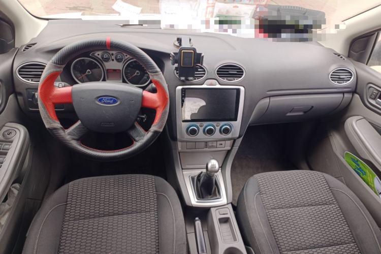 Used Ford Focus 2013 Hatchback Classic 1.8L Manual Base Model Center Console