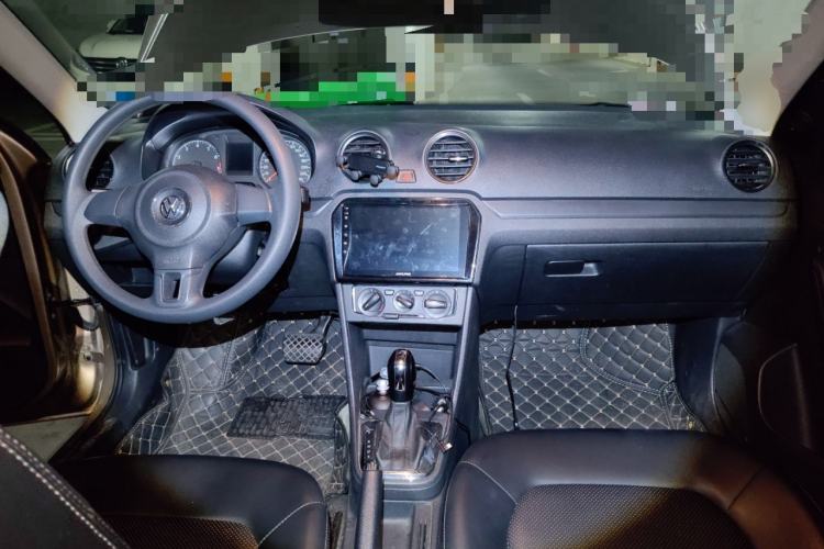 Used Volkswagen Jetta 2013 1.6L Automatic Fashion Model Center Console