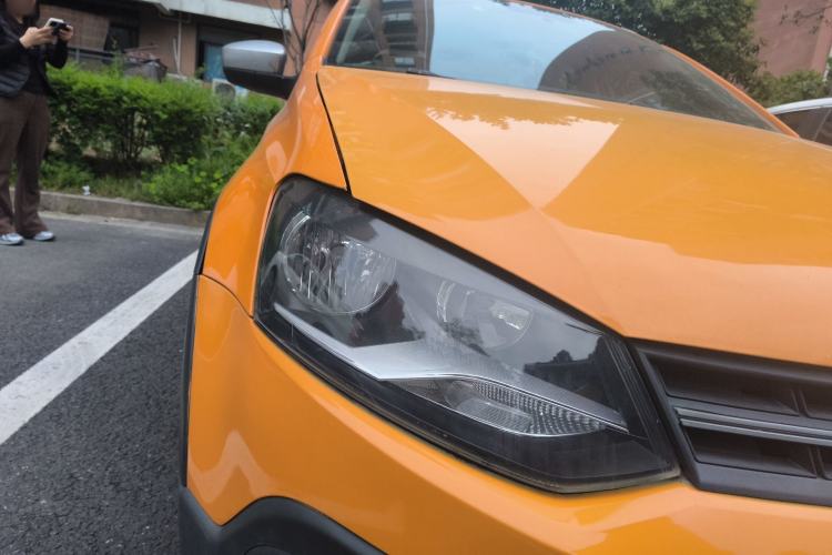 Used Volkswagen Polo 2012 1.6L Cross Polo Automatic Transmission Right Front Headlight