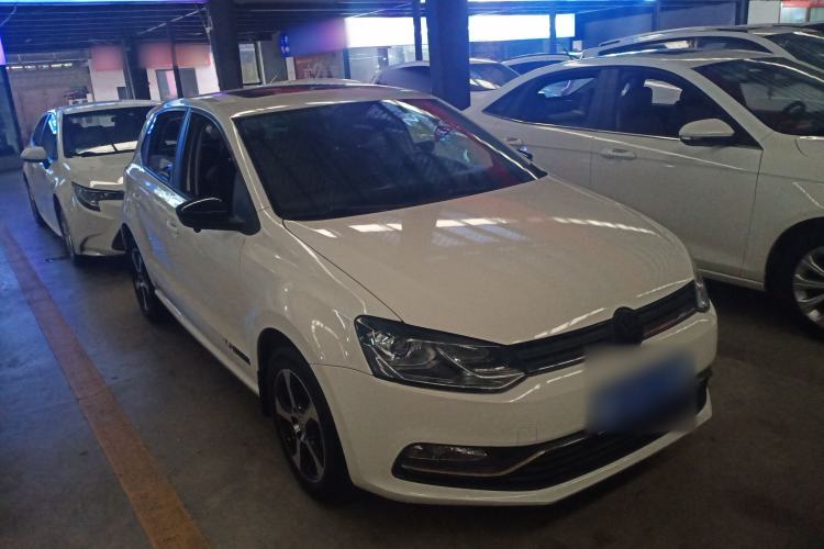 Used Volkswagen Polo 2016 1.6L Automatic Comfort Model Front Right 45 Deg