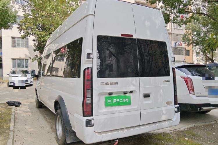 Used JMC Fushun 2023 2.0T Manual Diesel Long-Wheelbase High-Roof Business Van with Dual Rear Tires 6–9 Seats
