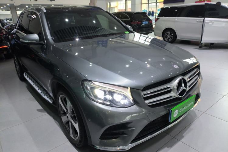 Used Mercedes-Benz GLC 2017 GLC 300 4MATIC Sport Edition Front Right 45 Deg