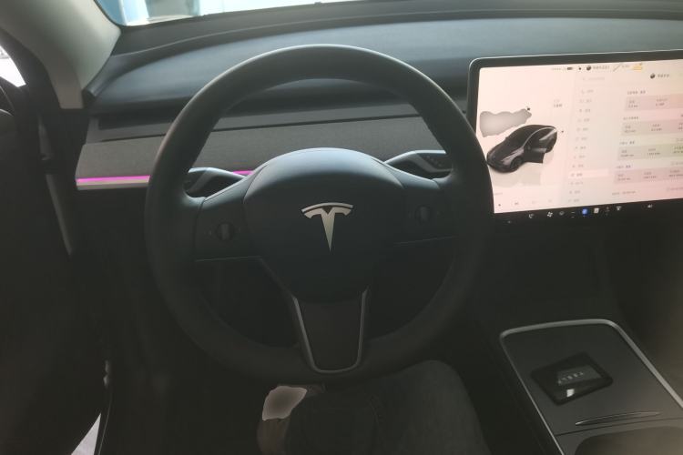 Used Tesla Model Y 2023 Long-Range All-Wheel-Drive Version Steering Wheel