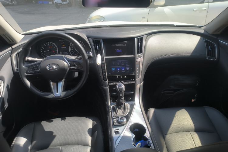 Used Infiniti Q50L 2018 2.0T Enjoyment Version China VI Standard
