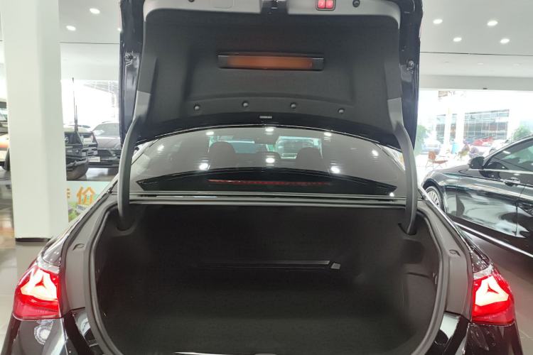 Used Mercedes-Benz E-Class 2025 Facelift E 300 L Luxury Edition
