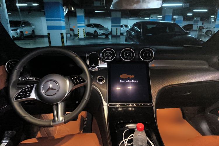 Used Mercedes-Benz GLC 2023 Facelift GLC 260 L 4MATIC Dynamic Version 5 Seats Center Console