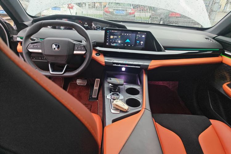 Used CHANGAN UNI-V 2023 2.0T Sport Edition Center Console