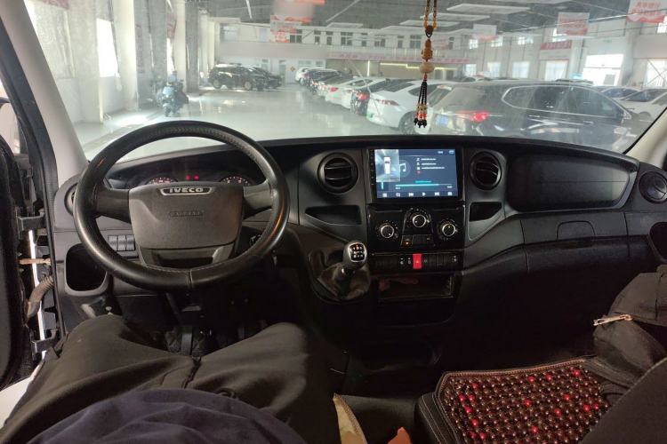 Used Iveco Eurocargo 2021 2.0T Manual Super-Rui Short Wheelbase Low-Roof Side-Hinged Door F1A
